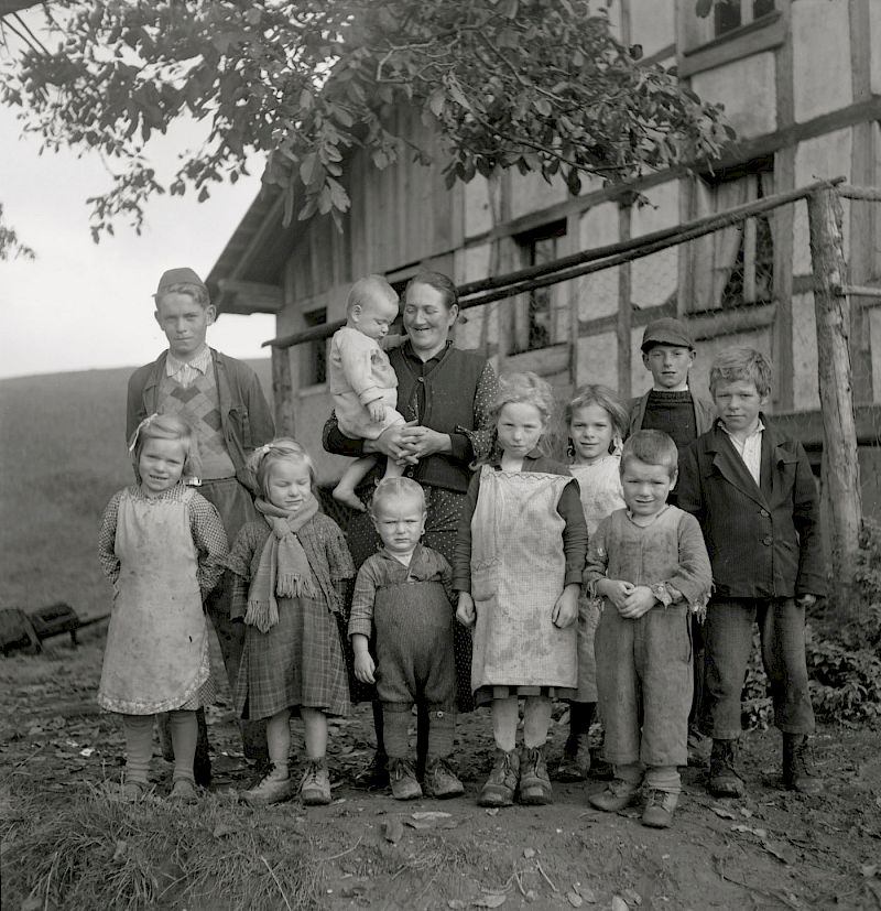 Kinderreiche Familie im Emmental, um 1940